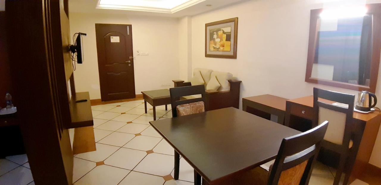 Emarald Hotel Cochin Kochi Εξωτερικό φωτογραφία