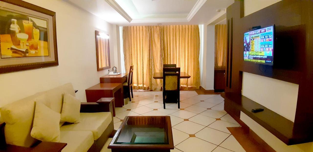 Emarald Hotel Cochin Kochi Εξωτερικό φωτογραφία