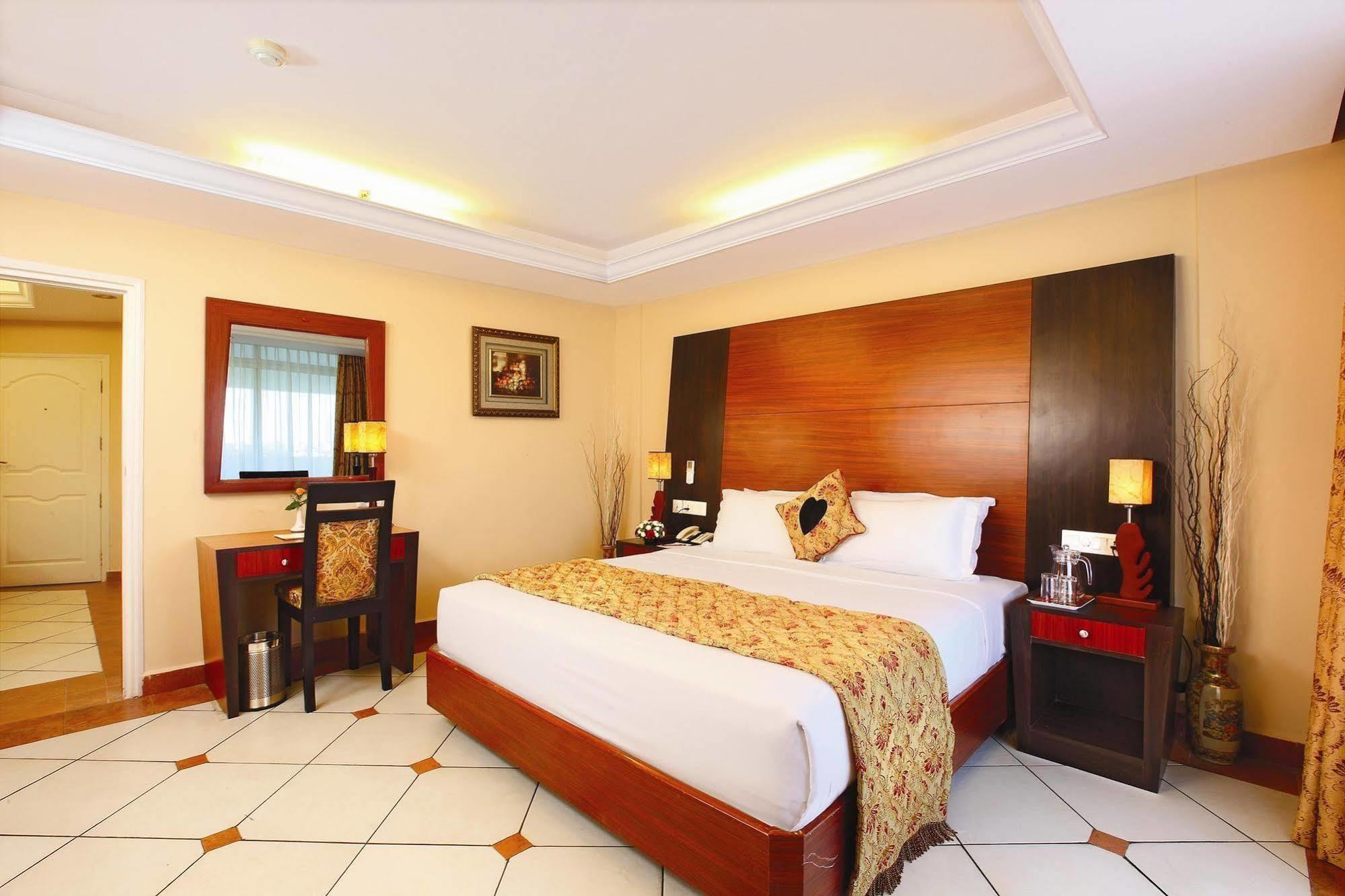 Emarald Hotel Cochin Kochi Εξωτερικό φωτογραφία